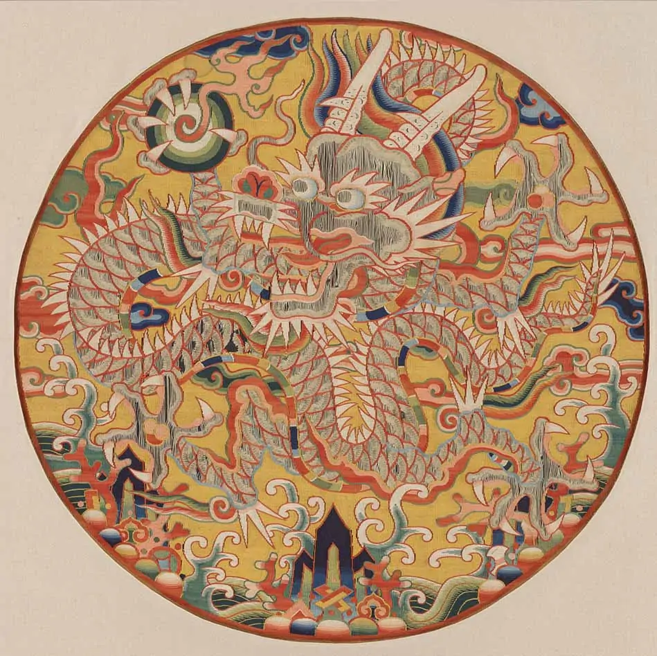 Medaillon jaune au dragon en soie Textile en soie antique, art chinois