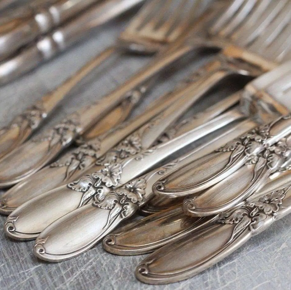 Argenterie ancienne Nous cherchons des objets de décoration en argent et des ménagères de prestige