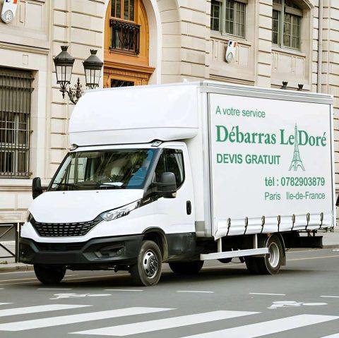 Camion de l'Antiquaire et Brocanteur Débarras Le Doré