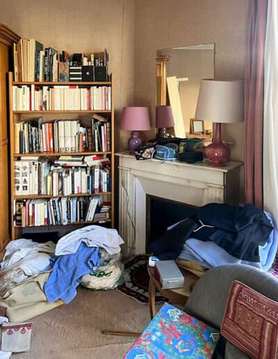 Chambre encombrée