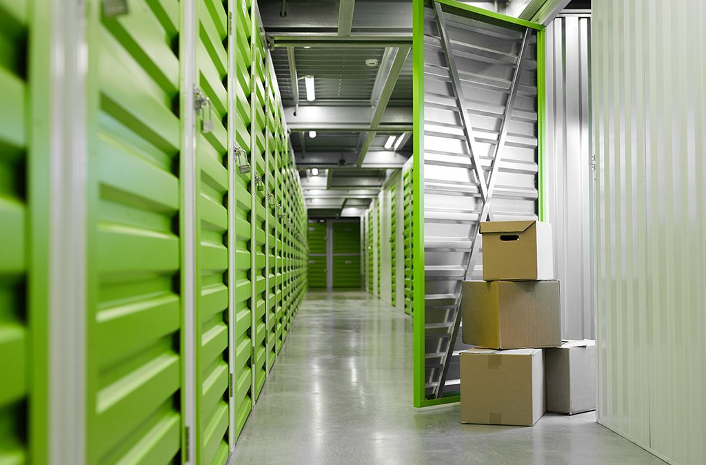 Débarras ou garde-meubles : que privilégier pour vos affaires ?
