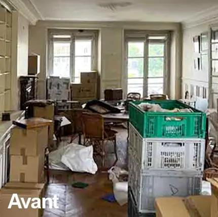 Bureau plein avant le débarras