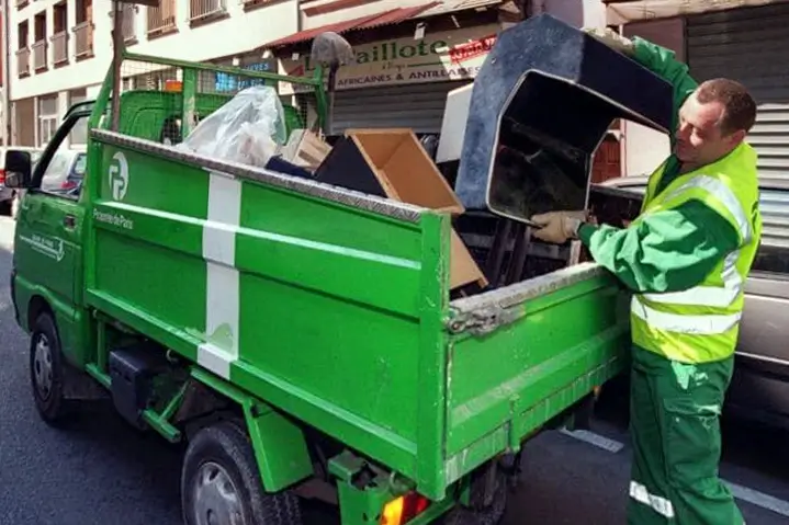 Encombrant Paris Encombrant Paris