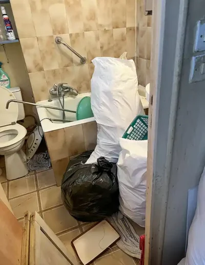 Débarras appartement Rue Monge, Paris 75005, toilettes