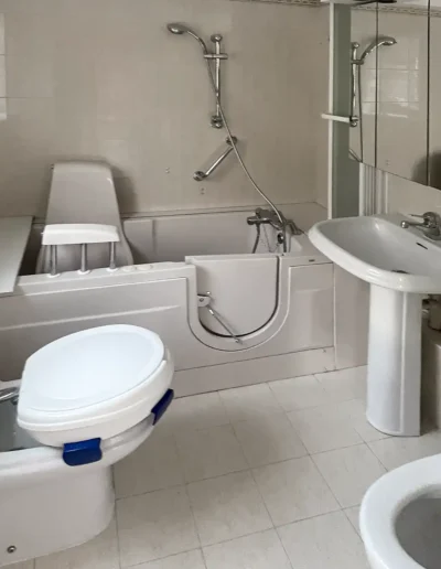 Débarras dans une résidence pour persones ganées Rue Mirabeau, Paris 75016, Salle de bains