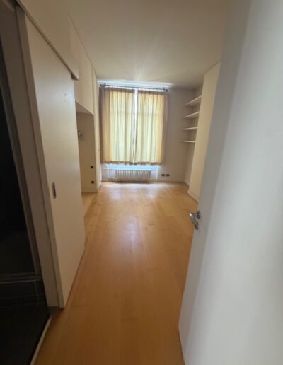 Débarras d'appartement avec cave à Paris 6e en été, rue du Cherche-Midi 3 Chambre lors d'un débarras d’appartement avec cave à Paris 6e