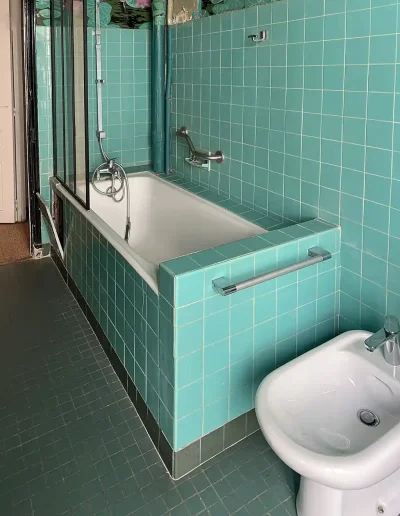 Débarras Rue Palatine, salle de bain vide 2