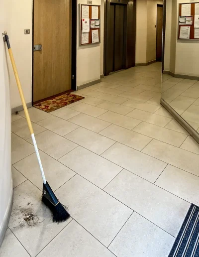 Débarras d'un appartement à Vanves | Débarras Le Doré 1 Debarras-Vanves-nettoyage-palier