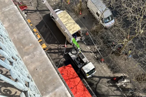 Avenue Rapp, Paris 75007, monte-meubles