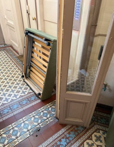 Débarras d'un duplex à paris, couloir