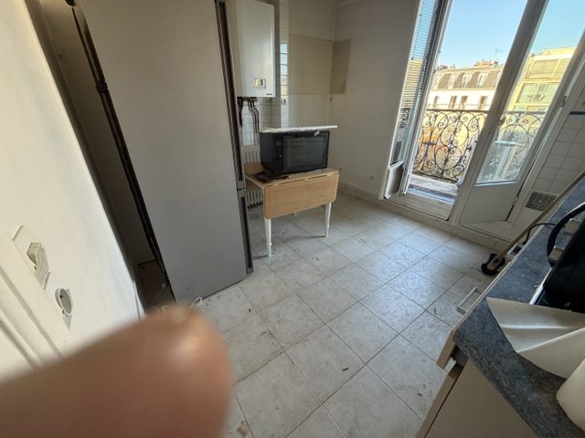 Débarras d'un appartement et de cinq caves, Paris 14e : rue de l'Observatoire, cinquième étage 9 vue sur la cuisine lors d'un débarras à paris 14