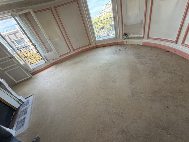 Débarras d'un appartement et de cinq caves, Paris 14e : rue de l'Observatoire, cinquième étage 6 cambre entièrement vide après un débarras à paris 14