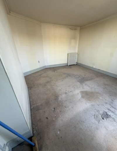 Débarras d'un appartement et de cinq caves, Paris 14e : rue de l'Observatoire, cinquième étage 4 vue sur la chambre après débarras